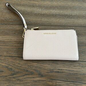 Michael Kors‎ Cream Wristlet